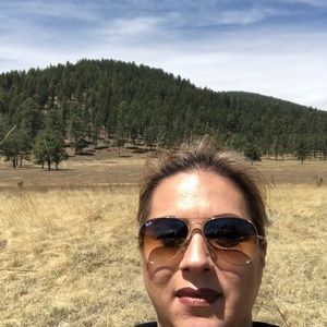 Meet your Posher, Cynthia